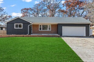 17740 Clyde Ave in Lansing, IL - Building Photo