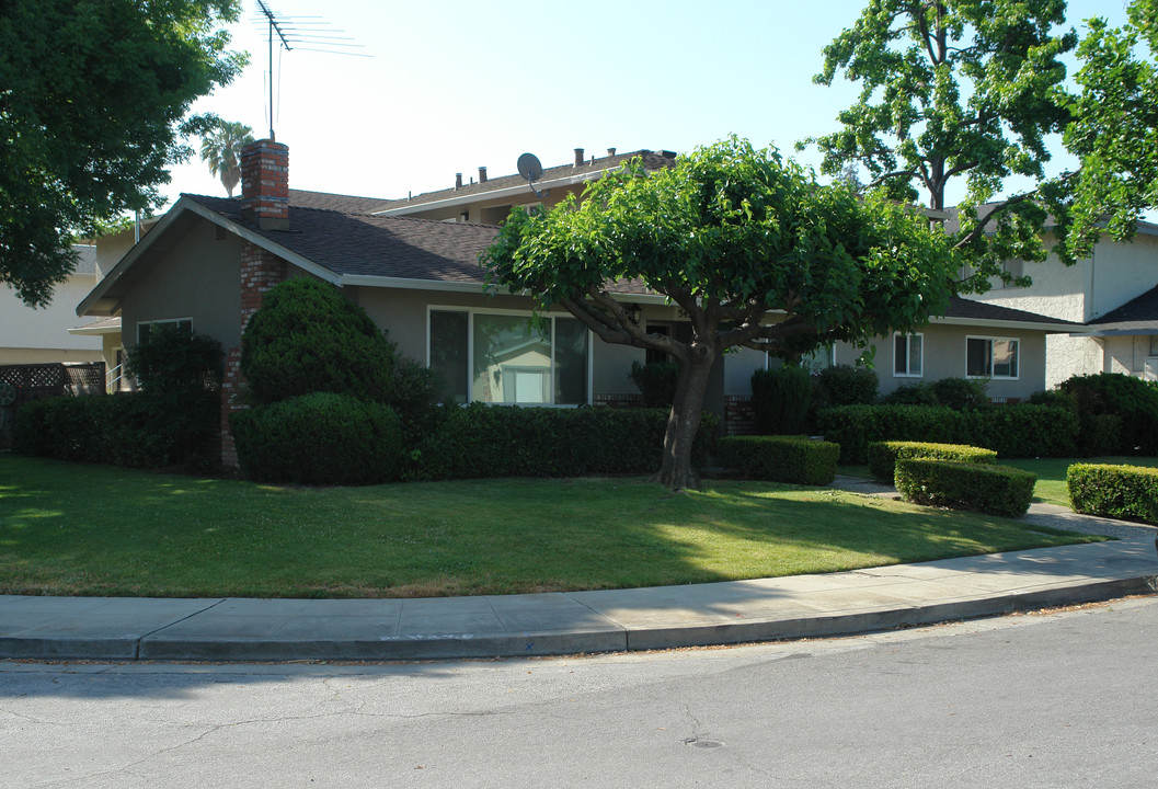 542 Firloch Ave in Sunnyvale, CA - Building Photo