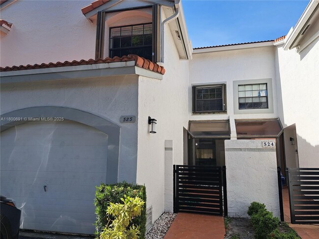 3535 Magellan Cir in Aventura, FL - Building Photo - Building Photo