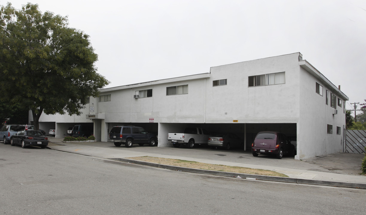 6641 Simpson Ave in North Hollywood, CA - Foto de edificio