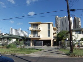 657 Hausten St in Honolulu, HI - Building Photo - Building Photo