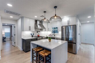 2209 Fair Oaks Dr in Austin, TX - Building Photo - Building Photo