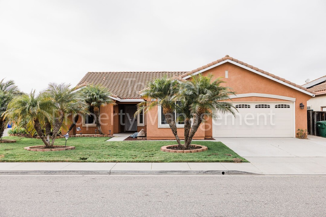 501 Portico Dr in Oceanside, CA - Building Photo