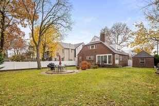 97 Riverview Ave in Cliffside Park, NJ - Building Photo