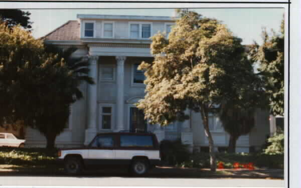 2122 Clinton Ave in Alameda, CA - Building Photo - Building Photo