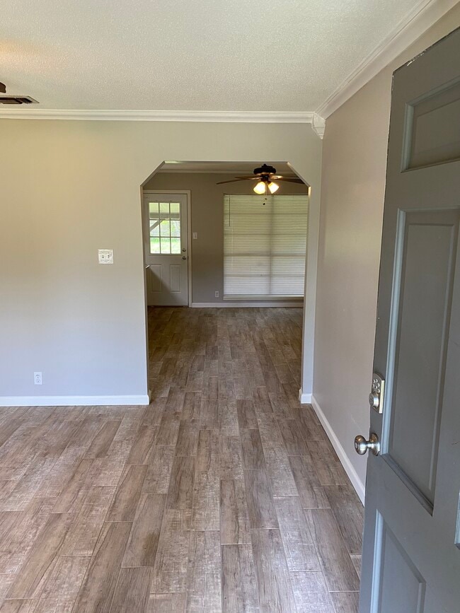 4010 Honeysuckle Ln in Texarkana, TX - Building Photo - Building Photo