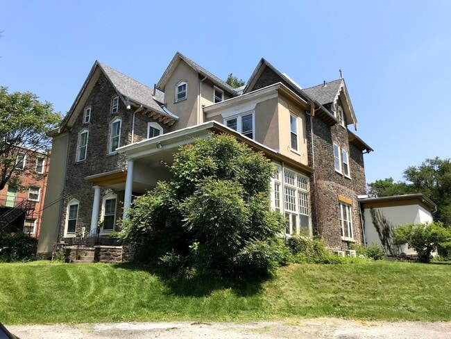 6024 Wayne Ave, Unit 2B photo'