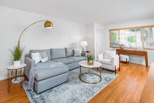 2407 Florida St in Huntington Beach, CA - Building Photo