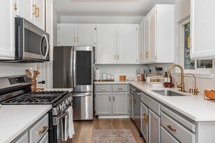 1954 Bristol St in Petaluma, CA - Building Photo