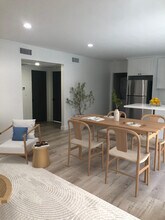 817 S Bedford St, Unit 1 in Los Angeles, CA - Building Photo - Building Photo