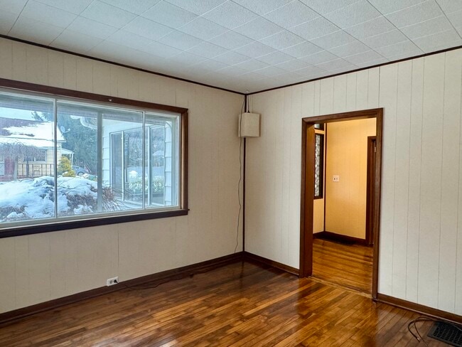 1802 Perry Hwy in Volant, PA - Foto de edificio - Building Photo