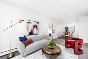 Timber Lake in West Chicago, IL - Building Photo