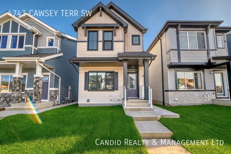 4743 Cawsey Ter SW in Edmonton, AB - Building Photo