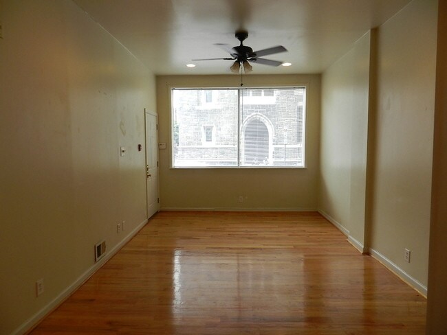 511 S 15th St-Unit -1F in Philadelphia, PA - Building Photo - Building Photo