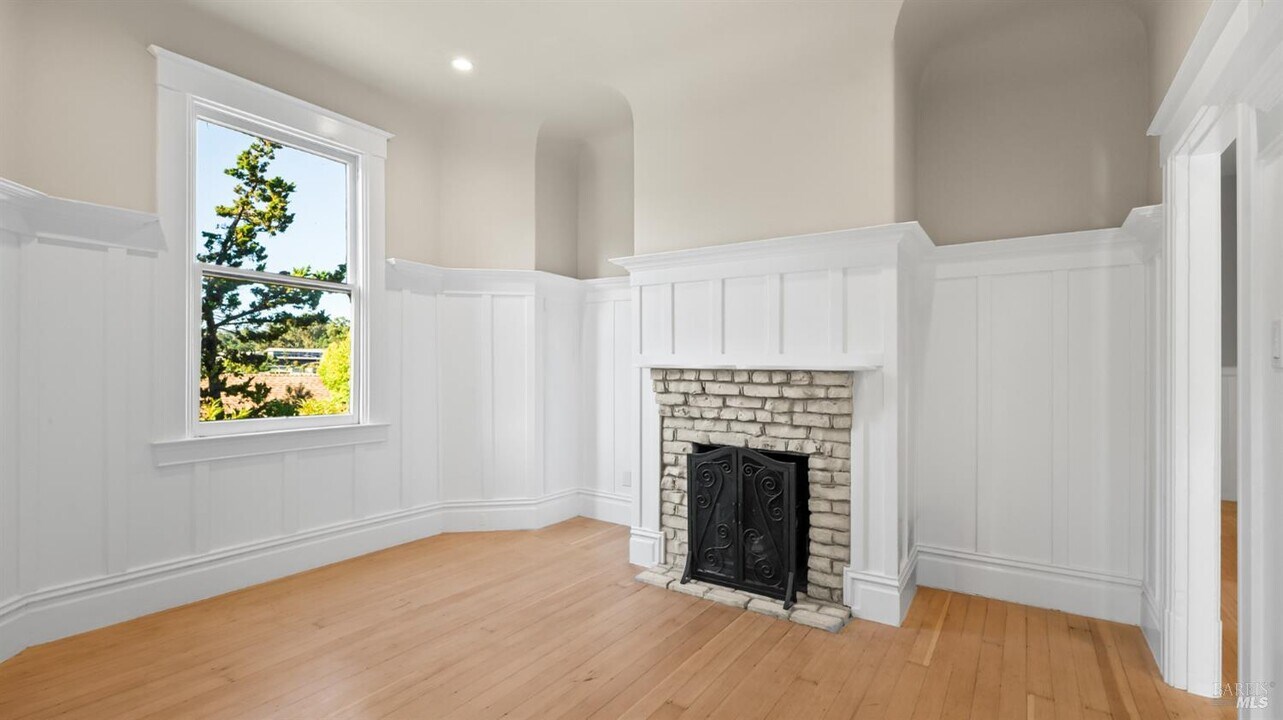 713 Sir Francis Drake Blvd in San Anselmo, CA - Building Photo