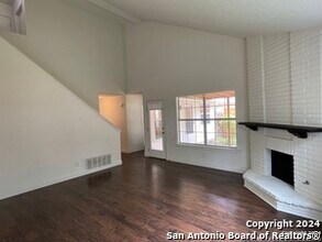9238 Ridge Br in San Antonio, TX - Building Photo - Building Photo