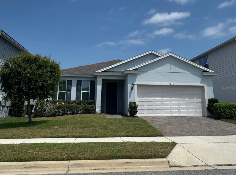 3256 Sailing Pier Ave in Oakland, FL - Building Photo