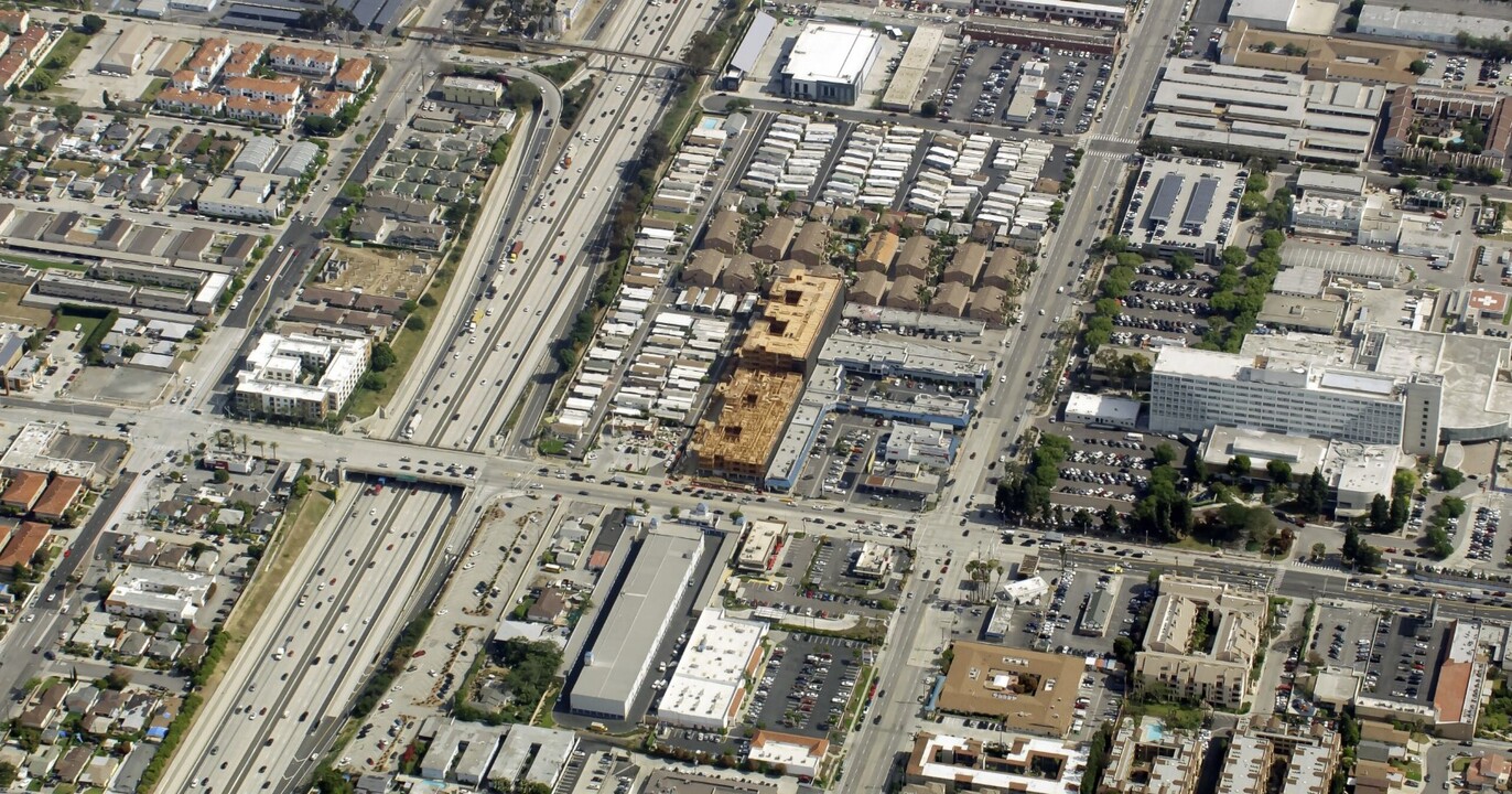 800 W Carson St in Torrance, CA - Building Photo