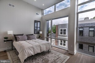 1227 N Leithgow St in Philadelphia, PA - Building Photo