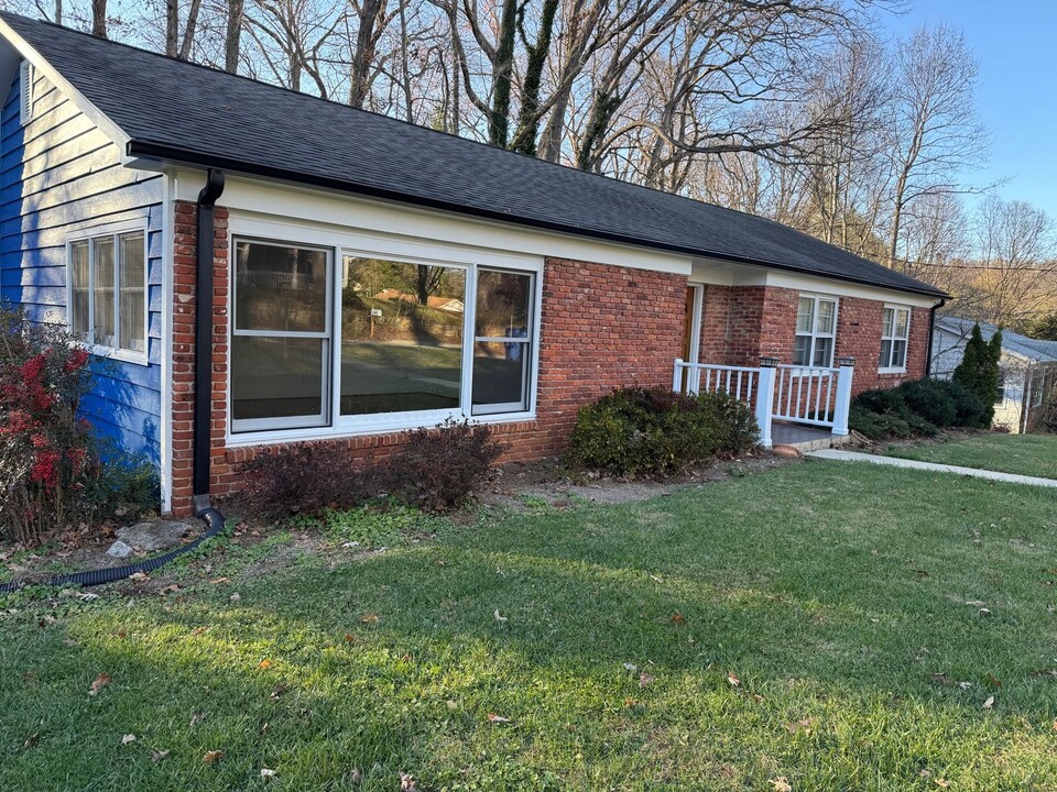 35 Beechwood Rd in Asheville, NC - Building Photo