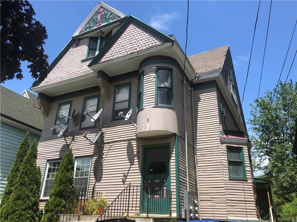 162 Bird Ave, Buffalo, Ny 14213 in Buffalo, NY - Building Photo