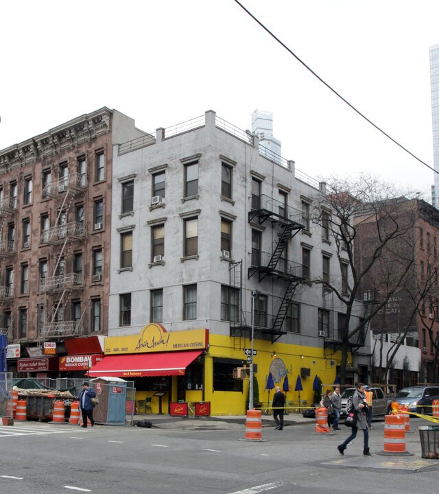 762 9th Ave in New York, NY - Building Photo