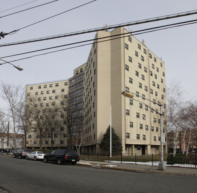 Ford Leonard Towers in Elizabeth, NJ - Building Photo - Building Photo