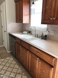 900 Shadowhill St photo'