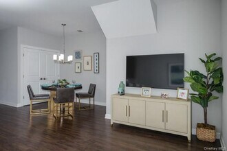 139 Sutton Ct in Mount Sinai, NY - Building Photo - Building Photo