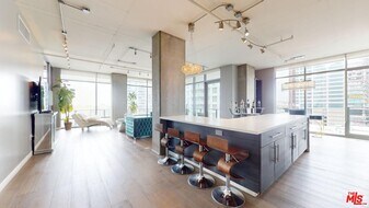 1100 S Hope St in Los Angeles, CA - Building Photo
