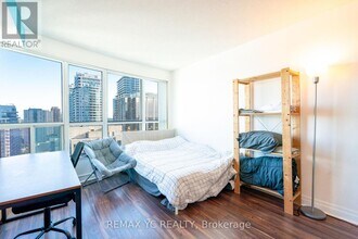 21 Hillcrest Ave in Toronto, ON - Building Photo - Building Photo