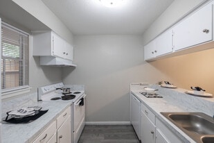 Hidden Park Apartments in Houston, TX - Building Photo