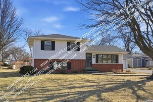 402 S Clark Ave in Prairie City, IA - Building Photo