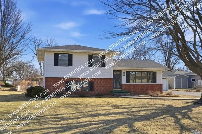 property at 402 S Clark Ave