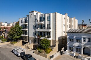 416 S Wilton Pl in Los Angeles, CA - Building Photo