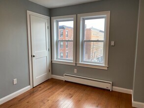 43 Chelsea St, Unit 4 in Boston, MA - Foto de edificio - Building Photo