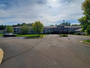 Chauncey Barett Gardens "After 55 Community" in Centerville, MN - Foto de edificio - Building Photo
