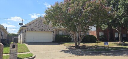900 Shoal Creek Dr in Arlington, TX - Building Photo - Building Photo