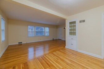 5064 N Bay Ridge Ave in Whitefish Bay, WI - Building Photo - Building Photo