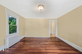 483 New York Ave, Unit 2 in Huntington, NY - Foto de edificio - Building Photo