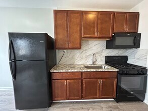 2715 N Sawyer Ave, Unit 215 in Chicago, IL - Building Photo - Building Photo