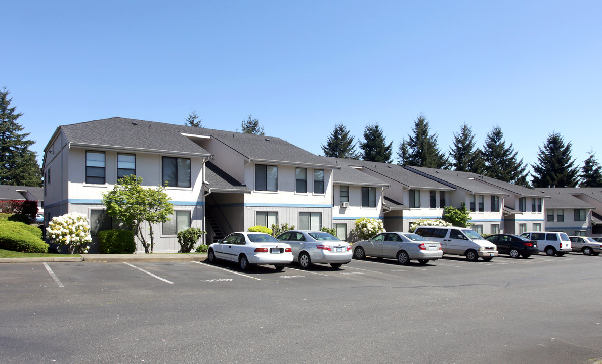 Alameda West Apartments in Fircrest, WA - Foto de edificio