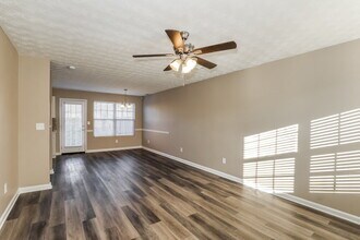 6035 Flagstaf Walk, Unit 2C in Mcdonough, GA - Foto de edificio - Building Photo