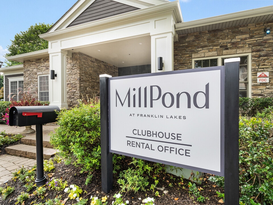 Millpond at Franklin Lakes in Franklin Lakes, NJ - Foto de edificio