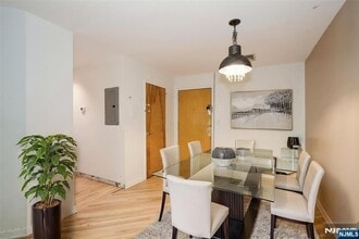 364 Palisade Ave in Cliffside Park, NJ - Building Photo - Building Photo