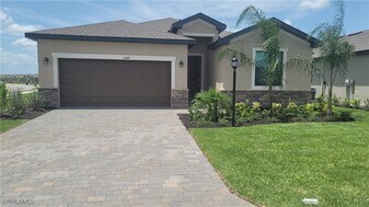 3389 Menores Wy in Ft. Myers, FL - Building Photo