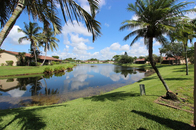61 Mayfair Ln in Boynton Beach, FL - Building Photo - Building Photo