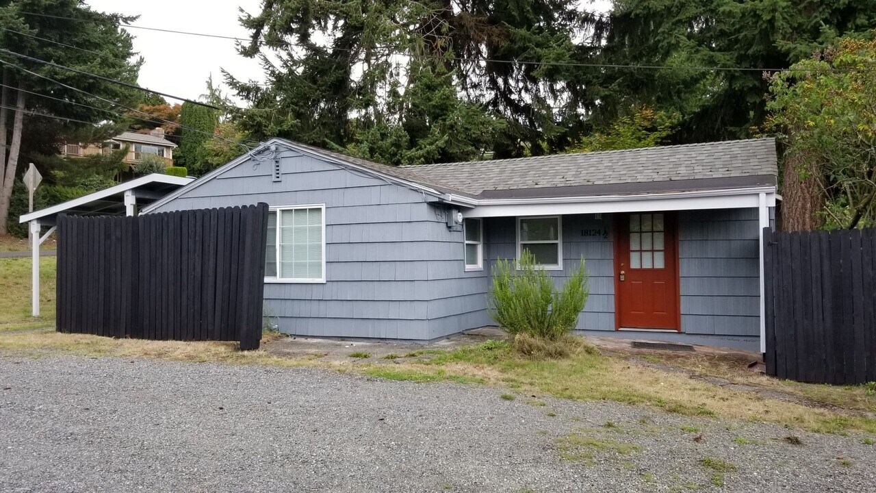 18124 62nd Ave NE in Kenmore, WA - Building Photo
