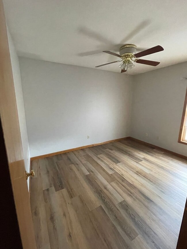 3725 SW Moundview Ct in Topeka, KS - Building Photo - Building Photo