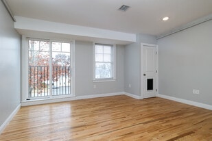 20 Locust St in Danvers, MA - Building Photo